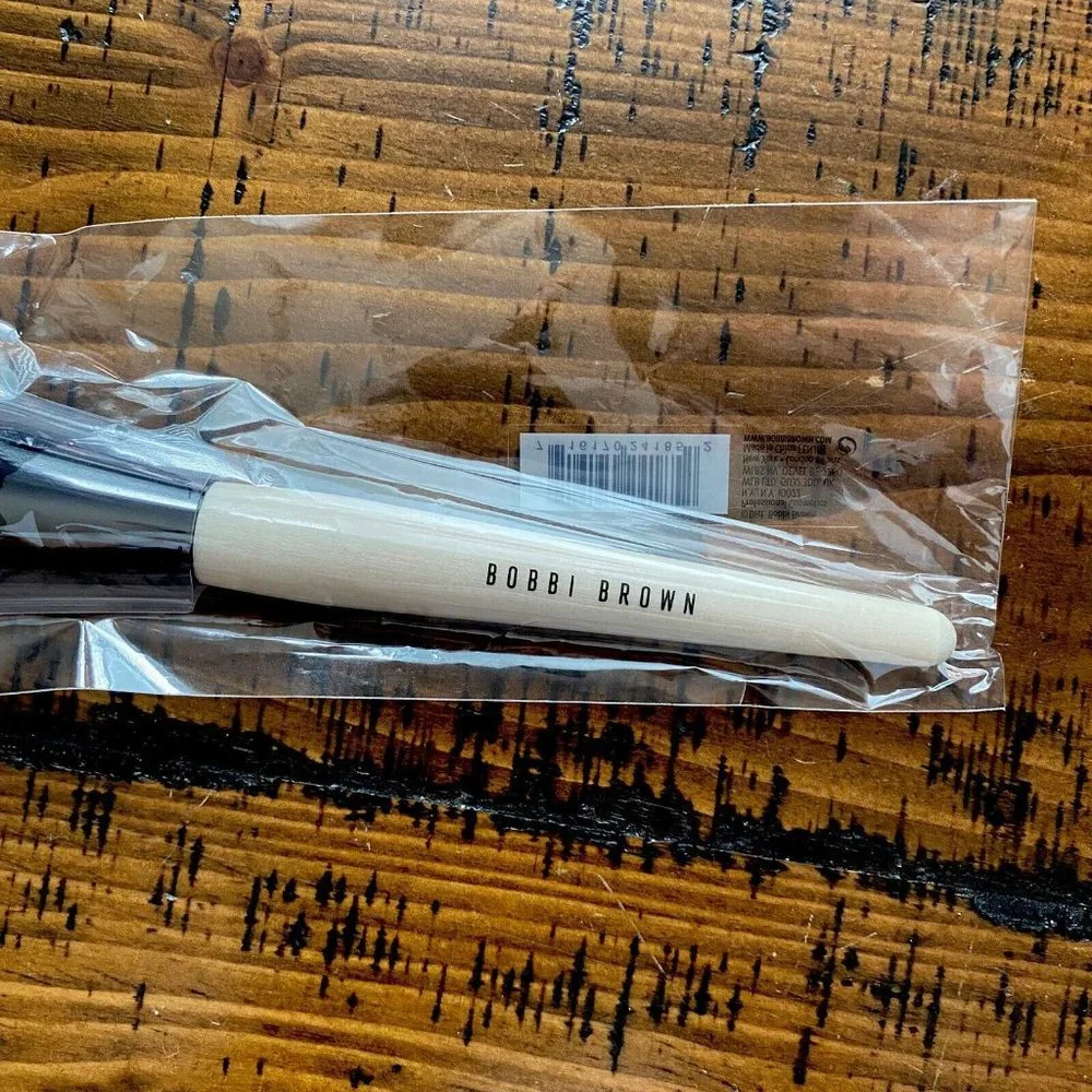 BOBBI BROWN Summer Glow Precise Blending Highlight Brush Highlighting/Contouring